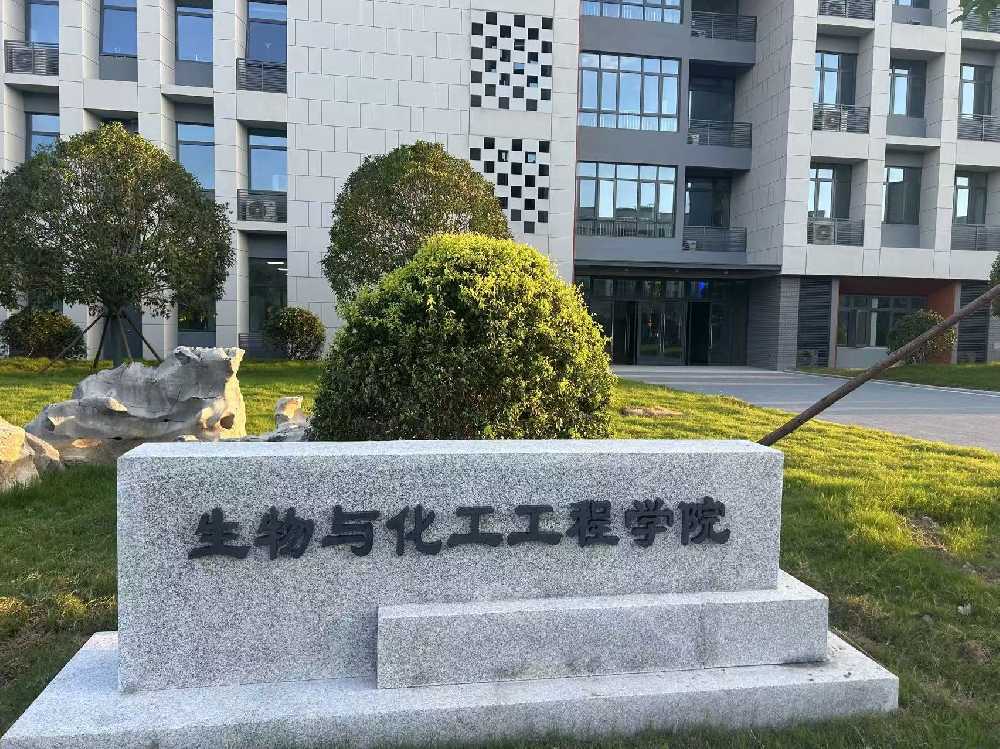 化隆回族自治县扬州职业大学体育场高杆灯项目